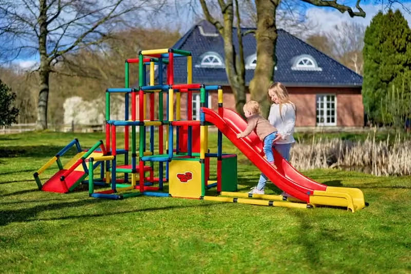 QUADRO Kletterpyramide mit Upgrade Kit und Modularrutsche – Aufbauvariante 1