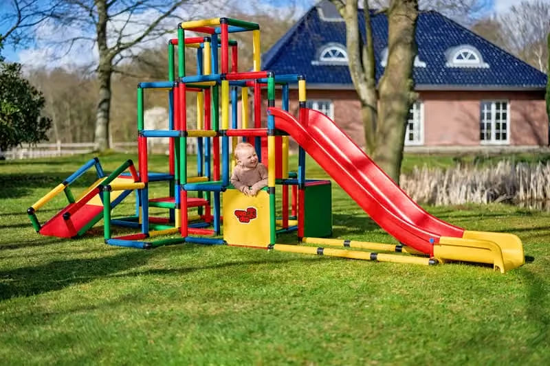 QUADRO Kletterpyramide mit Upgrade Kit und Modularrutsche – Aufbauvariante 5